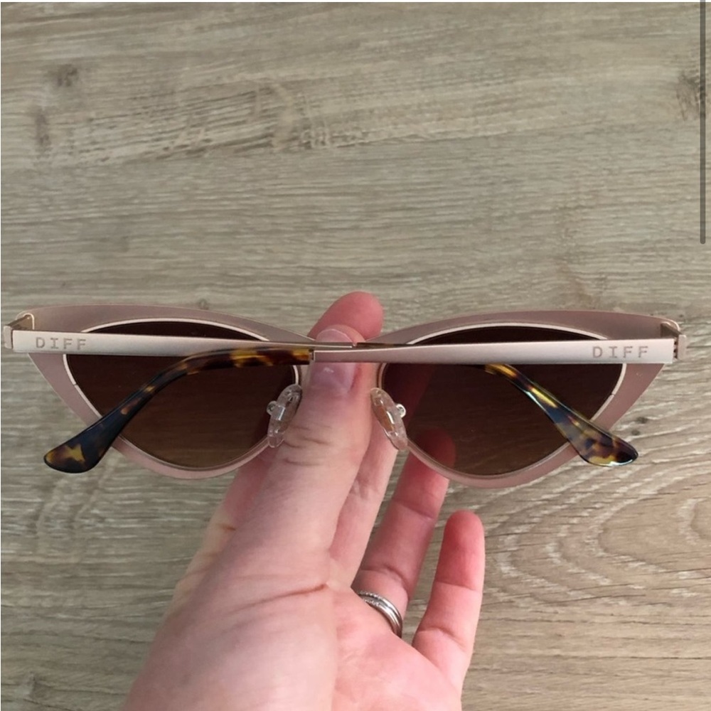 Diff Eyewear “Rae” Cat Eye Sunglasses - image 7